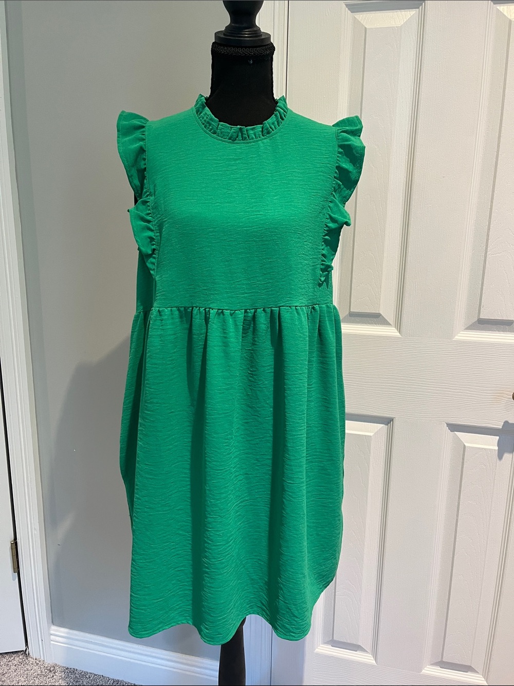 Sleeveless Ruffle-Trim Midi Dress in Emerald Green - POCKETS